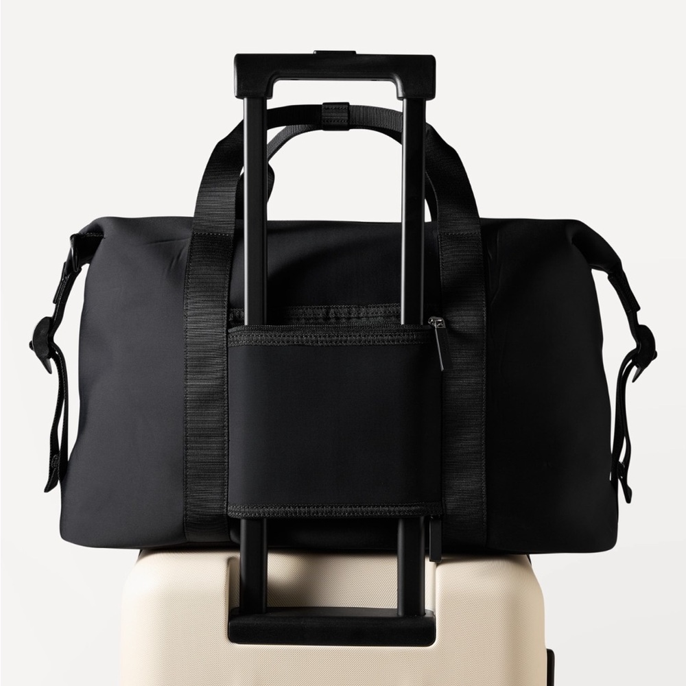 NWOT Athleta  Black Tote Bag - weekender - Picture 10 of 12